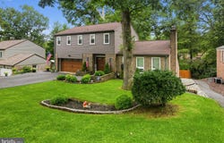 10 NASSAU Circle, READING, PA 19607