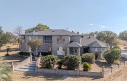 5280 Smith Rd, Von Ormy, TX 78073