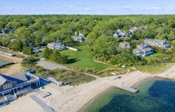 16 Frog Hollow, Vineyard Haven, MA 02568
