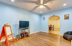913 Maple Avenue, Pasadena, TX 77506