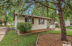 2425 Stokebridge Road, Springfield, IL 62702