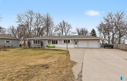 1504 NW 2nd St, Madison, SD 57042