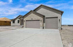 633 E SHELLEY LN, Grantsville, UT 84029