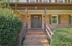 5 Bennett Farm Rd, Poquoson, VA 23662