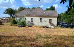 327 N 5th St, Chickasha, OK 73018