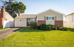 46 Hunter Lane, Hicksville, NY 11801