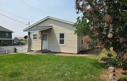 486 NW 2ND St, Dufur, OR 97021