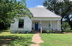 1104 S Pecan St, Brady, TX 76825