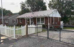 320 SHARON LN, Staunton, VA 24401