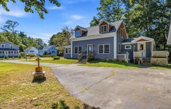 31 Pages Lane, Hampton Falls, NH 03844