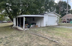 109 E Lillian Avenue E, Crane, MO 65633