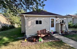 1209 E 9th St, Grand Island, NE 68801
