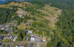 635 25TH St, MyrtlePoint, OR 97458