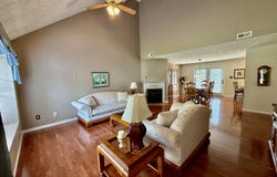 8435 Gardenside Lane, Powell, TN 37849