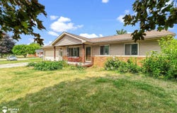 7353 E Maple Avenue, Grand Blanc, MI 48439