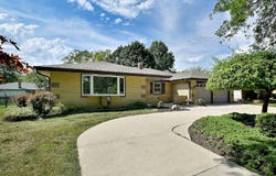 132 S Staffire Drives, Schaumburg, IL 60193