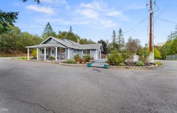 8939 Monument Drive, Grants Pass, OR 97526