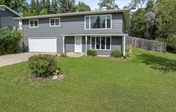 117 13th Ave NE, Minot, ND 58703