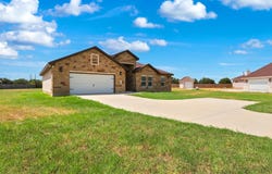 100 W SHORT MEADOW DR, Lytle, TX 78052