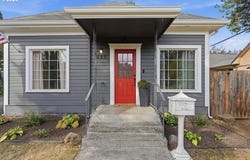 620 S WATER St, Silverton, OR 97381