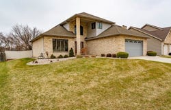 902 Somerset Drive, Carol Stream, IL 60188