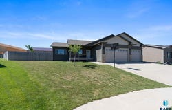 1529 E Gold Dust St, Sioux Falls, SD 57104