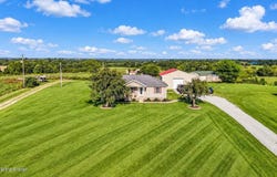 9098 Bloomfield Rd, Springfield, KY 40069