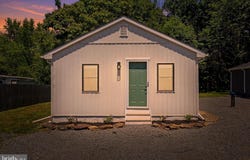 1605-E N LINE, LANSDALE, PA 19446