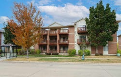 458 W Side Dr, IowaCity, IA 52246