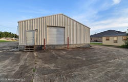 1601 W Central Avenue, Wiggins, MS 39577