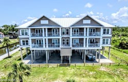 104 3RD Avenue E, Horseshoe Beach, FL 32648