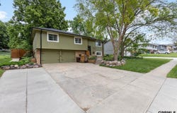 411 Laredo Road, Papillion, NE 68046