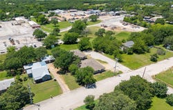 810 Central Avenue, Bowie, TX 76230