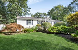 34 HOMEWOOD DR, Hampton Bays, NY 11946