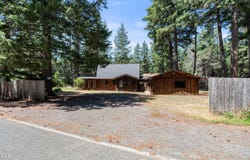 140 Bonanza Drive, Selma, OR 97538
