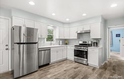 15 Cedar Drive, North Aurora, IL 60542