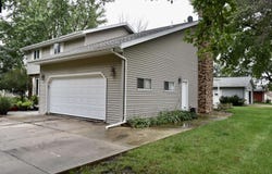 107 Circle Dr, Sibley, IA 51249