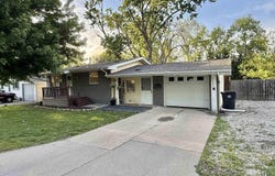 1035 E MYRTLE Street, Canton, IL 61520