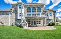 2001 Ashley Ct, Jeannette, PA 15644