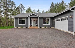 385 PACIFIC DUNES Dr, NorthBend, OR 97459