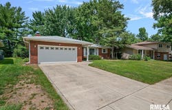 821 ROANOKE Drive, Springfield, IL 62702