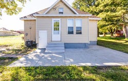 1304 14th St, Aurora, NE 68818