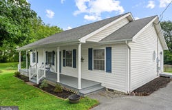 4 HUNTINGDON Lane, BOYCE, VA 22620
