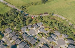 E Beacon Dr, Eugene, OR 97404