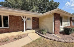 1527 E Hanover Street, Springfield, MO 65804
