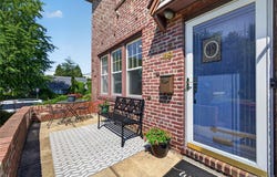 49 Bixley Heath, Lynbrook, NY 11563