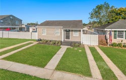 512 CENTER Street, Arabi, LA 70032