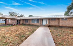 1205 W Haynie St, Llano, TX 78643