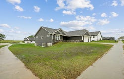 1006 Sage Oak Circle, Manchester, IA 52057