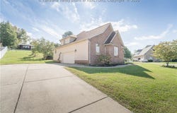 231 Glen Oaks Court, Hurricane, WV 25526